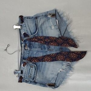 ✈️ We The Free People Sashed Scarf Button Fly Distressed Jean Shorts Size 25